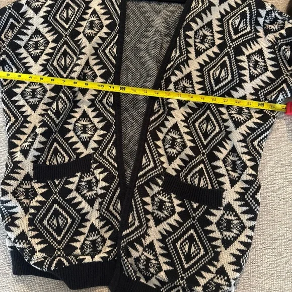 Forever 21 Monochrome Knit Cardigan Boho Aztec - Picture 11 of 13